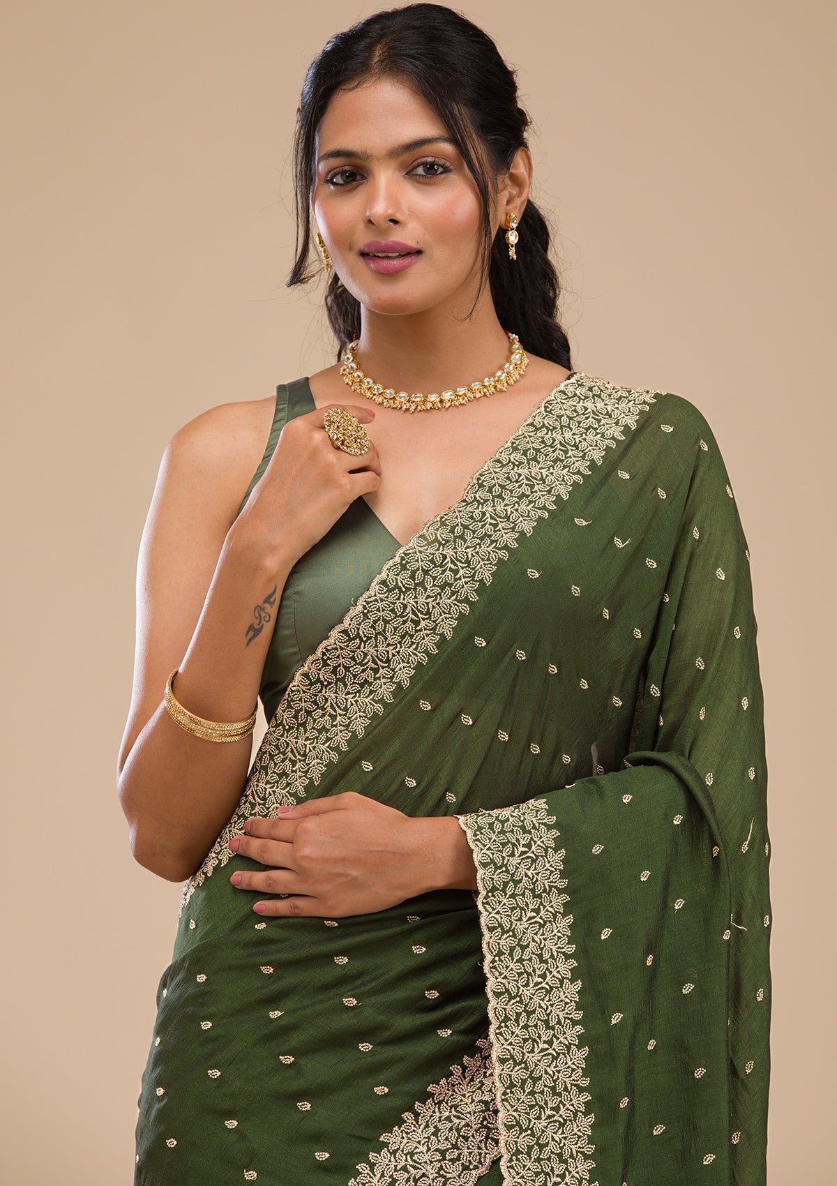 koskii-bottlegreen-zariwork-softsilk-designer-saree-saus0040043_bottle_green_1_1.jpg