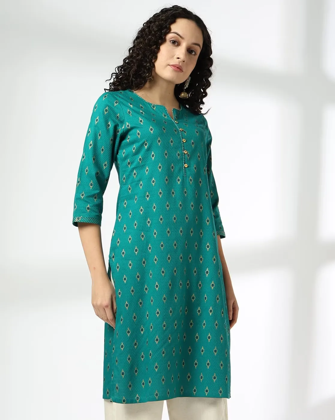 1117Wx1400H-443060240-teal-MODEL-1.webp